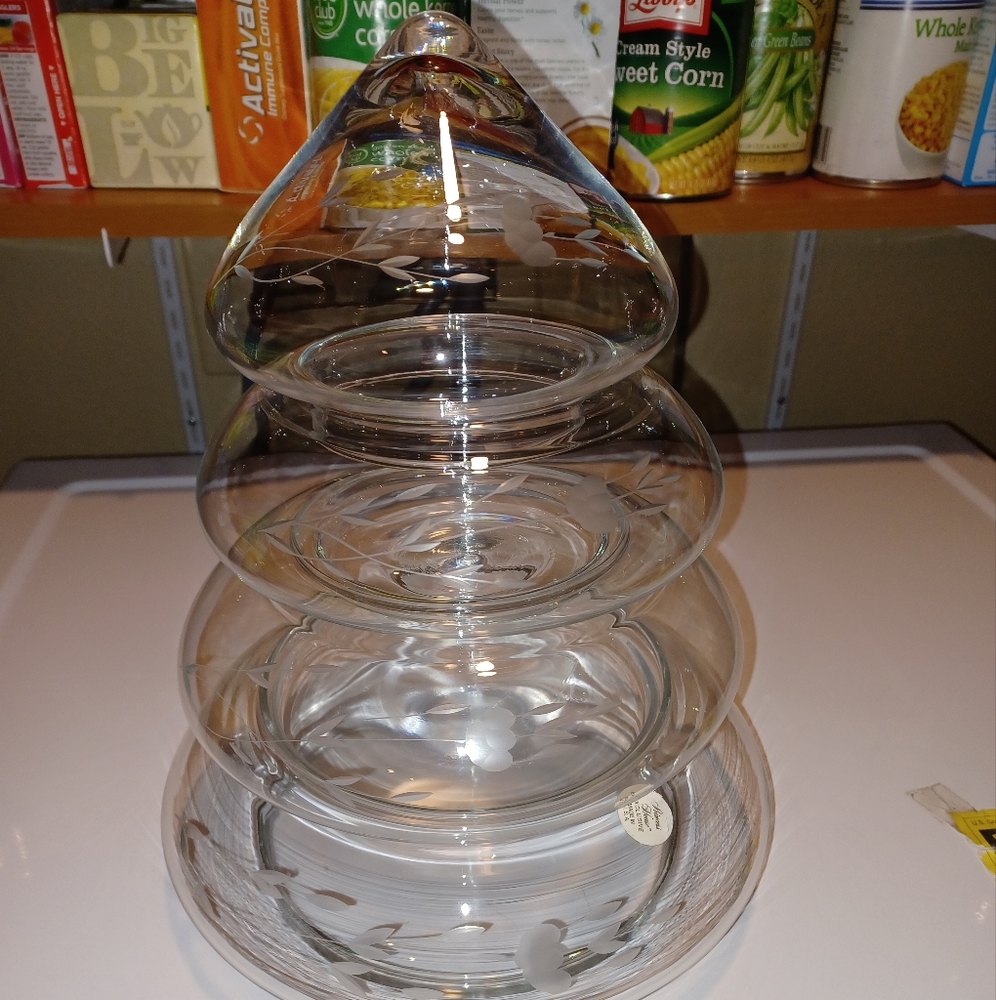 Princess House Heritage Exclusive 4 tiers  Candy or Snacks Christmas Tree.